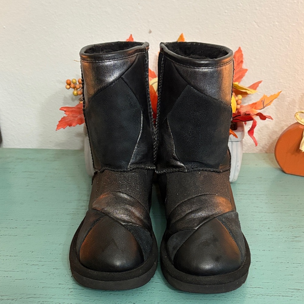 Black and Silver Ugg Ankle Boots SZ 6 box 163